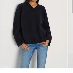 Reformation Beth Regenerative Wool V-neck Navy